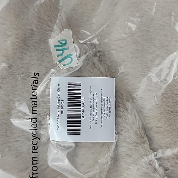 NWT Faux fur tote with crossbody strap - Picture 4 of 4